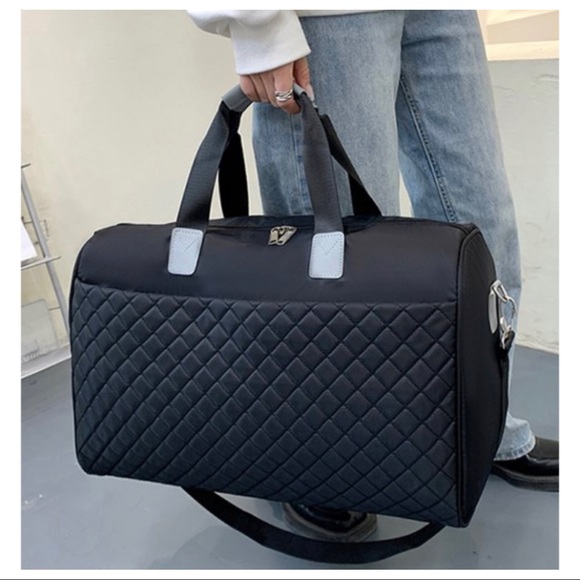 #47 The Perfect Quilted Travel Bag! - Picture 3 of 7